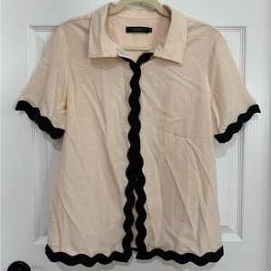 Zesica Matching Set Cream Blouse and Shorts with Black Trim